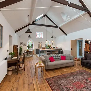 Chester's Only Tin Chapel - Unique, Spacious 2 Bedrooms, Garden And Free Parking Holiday home